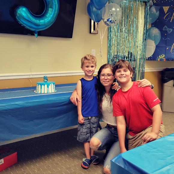 Meet your Posher, Kat 🙃 - Picture 5 of 12